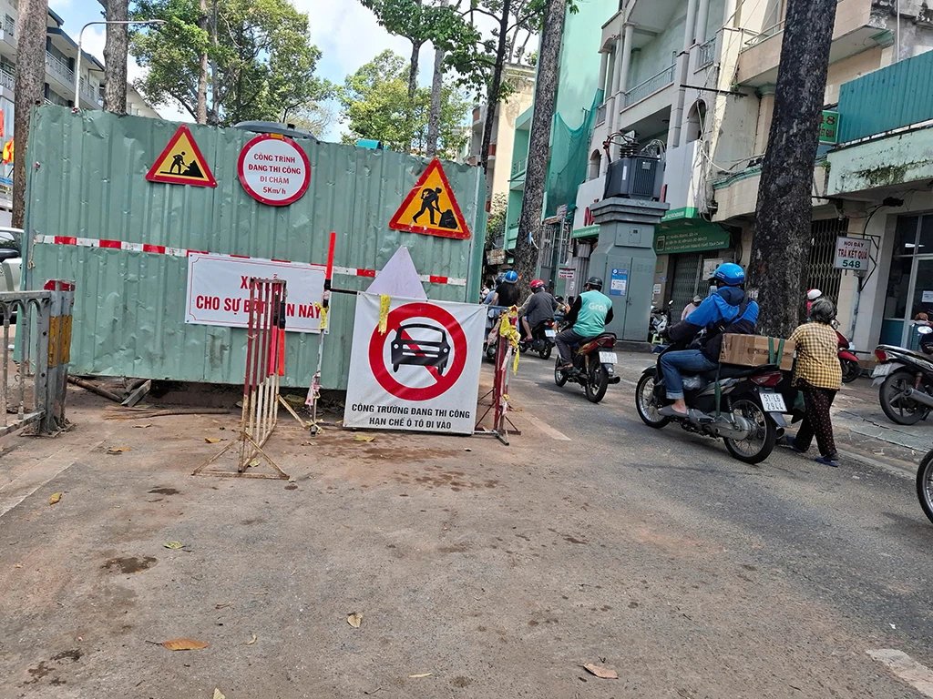 Bên Nam Kỳ Khởi Nghĩa đang sửa đường nha mọi người!