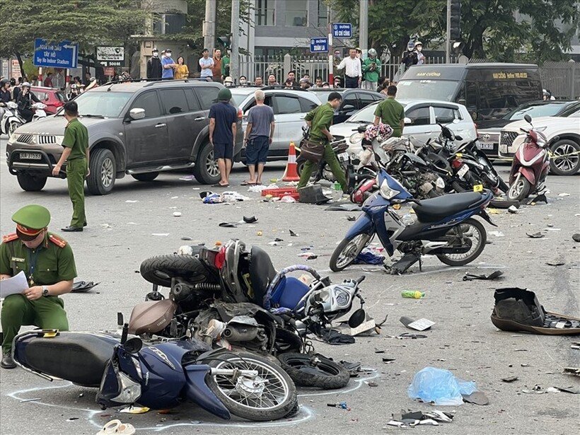 Chỗ Hồ Tùng Mậu có tai nạn nha mọi người, khá kẹtnxe